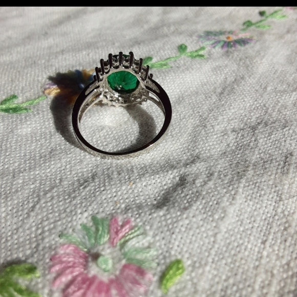 Emerald Sterling Silver Statement Ring - Picture 5 of 7